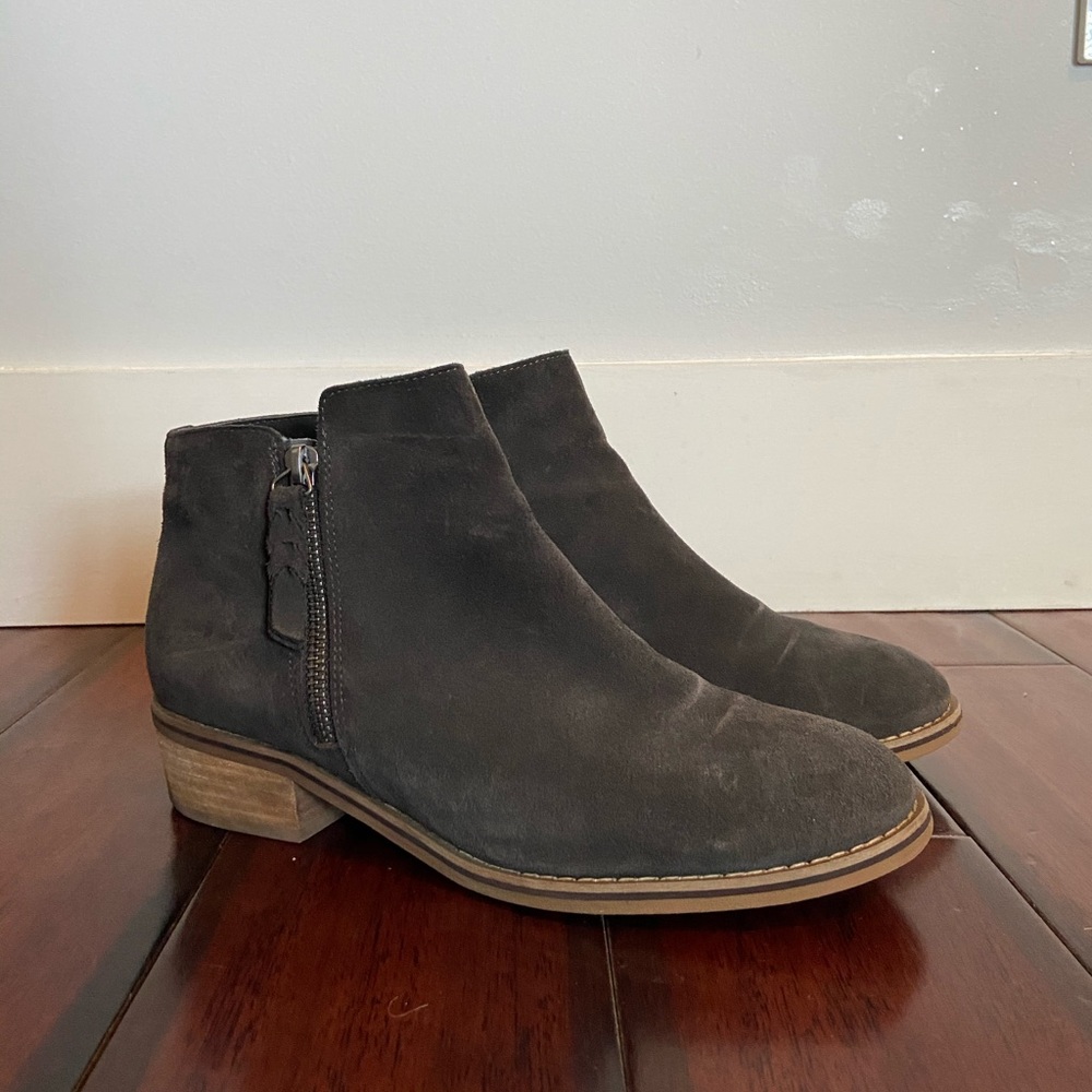Like new grey booties